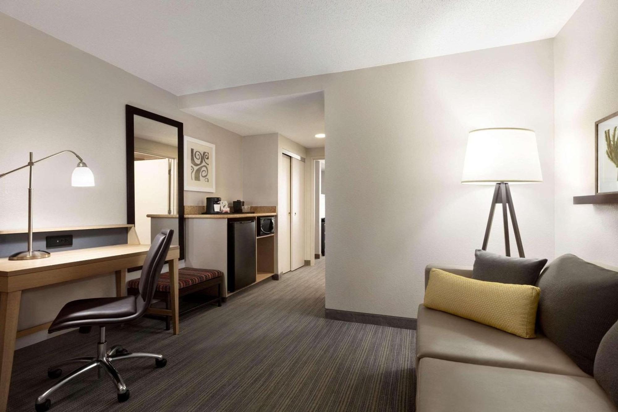 Country Inn & Suites By Radisson, Washington, Dc East - Capitol Heights, Md Εξωτερικό φωτογραφία